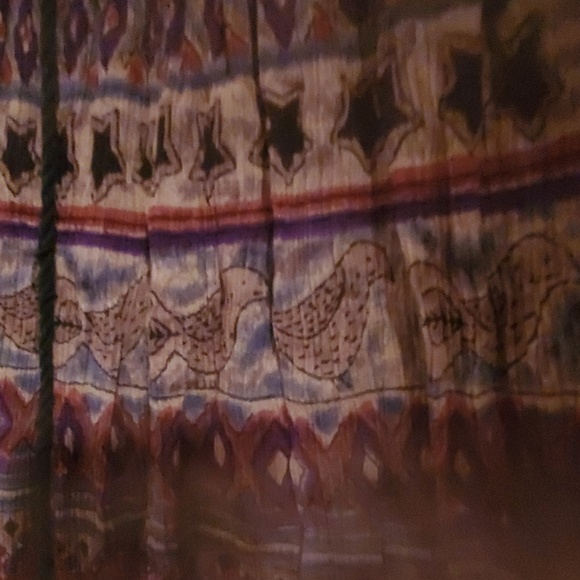 Beautiful maxi skirt with fun pattern - Picture 2 of 3